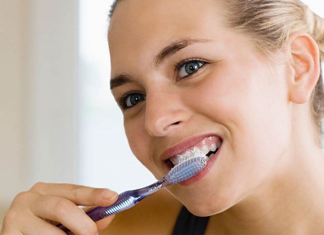 Как убрать зубной налет в домашних условиях