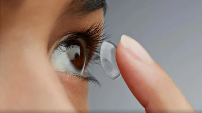Контактные линзы: виды, подбор и уход